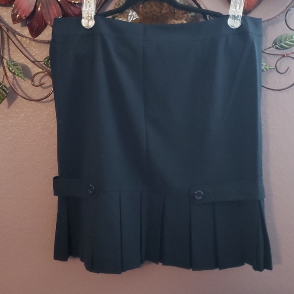 Skirt - Picture 3 of 4